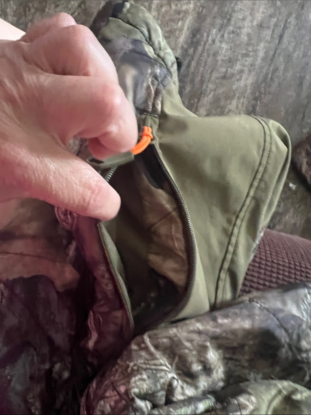 Mossy Oak ladies Camo Puffer Jacket with Olive Side Panels - Picture 4 of 5